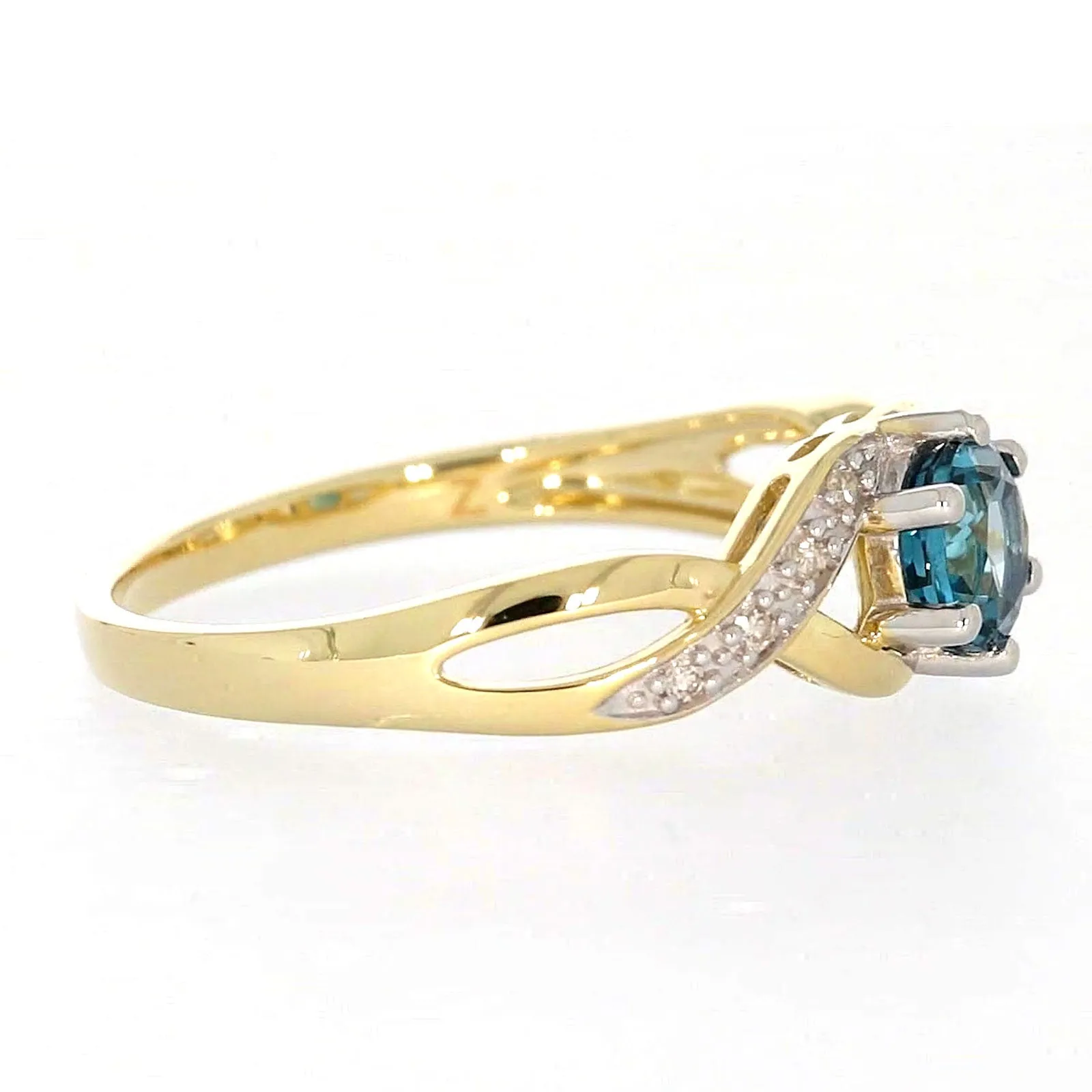 9ct Yellow Gold Round Brilliant Cut Blue Topaz Diamond Set Ring