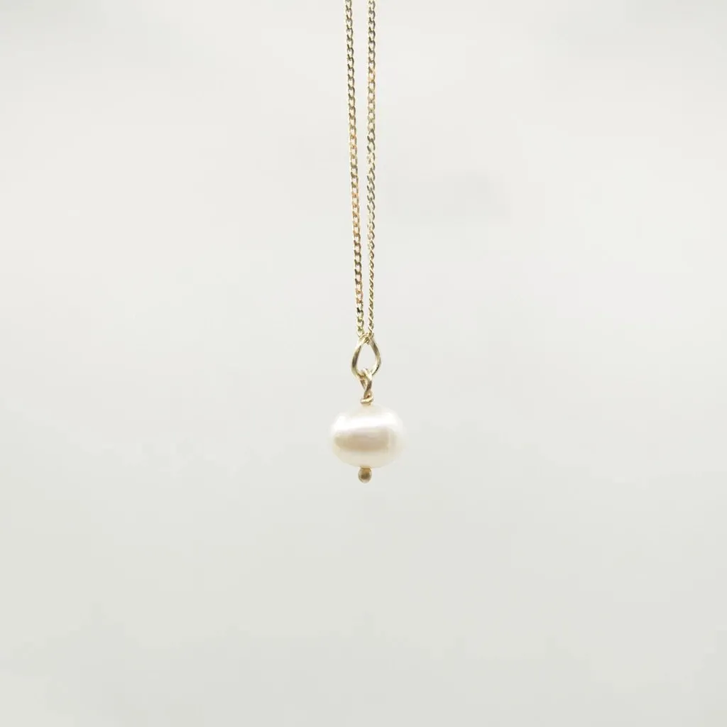 Gemstone Pearl Necklace in Gold