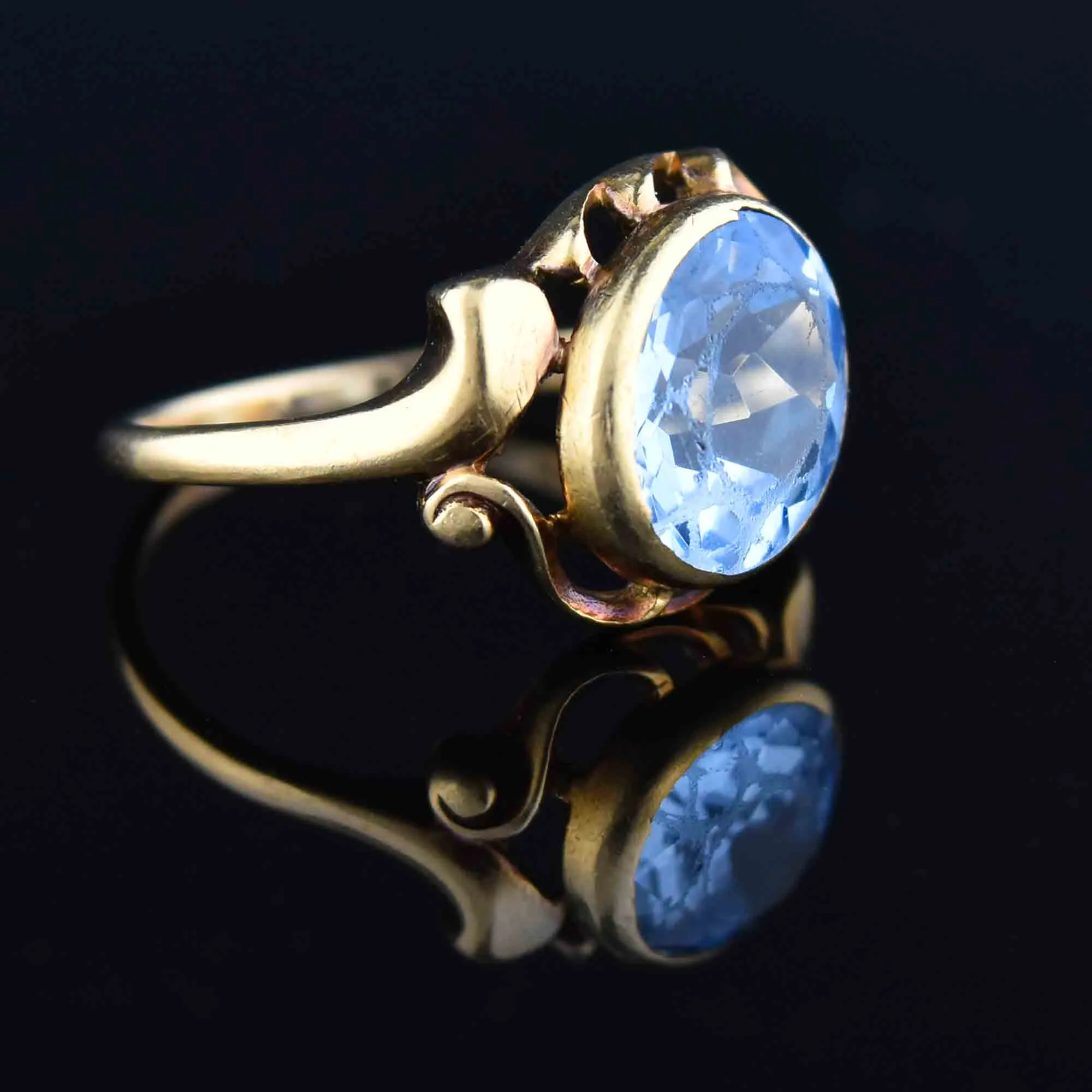 Vintage 10K Gold Blue Topaz Solitaire Engagement Ring